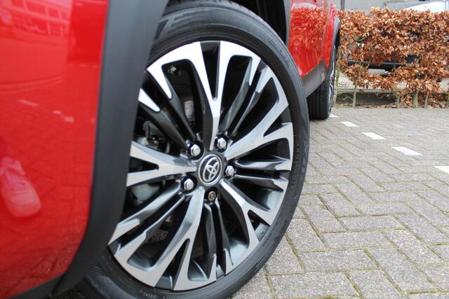 Toyota YARIS Cross 1.5 Hybrid Executive | Rijklaar | Bi-Tone | Trekhaak | Blind Spot | Head Up | Stoelverw. | Sensoren v+a | JBL | Half-leder