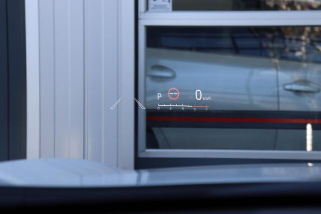 Toyota YARIS Cross 1.5 Hybrid GR Sport, Head up display, JBL-audio, Stuurverwarming, Apple Carplay / Android Auto, Parkeersensoren, Stoelverwarming!