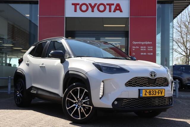 Toyota YARIS Cross 1.5 Hybrid GR Sport, Head up display, JBL-audio, Stuurverwarming, Apple Carplay / Android Auto, Parkeersensoren, Stoelverwarming!