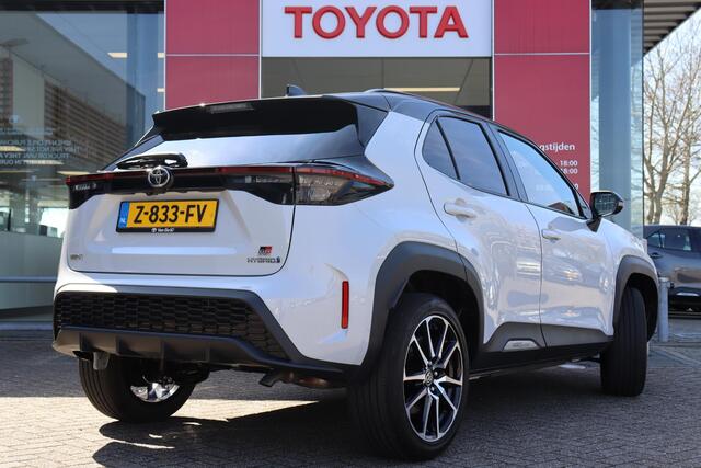 Toyota YARIS Cross 1.5 Hybrid GR Sport, Head up display, JBL-audio, Stuurverwarming, Apple Carplay / Android Auto, Parkeersensoren, Stoelverwarming!
