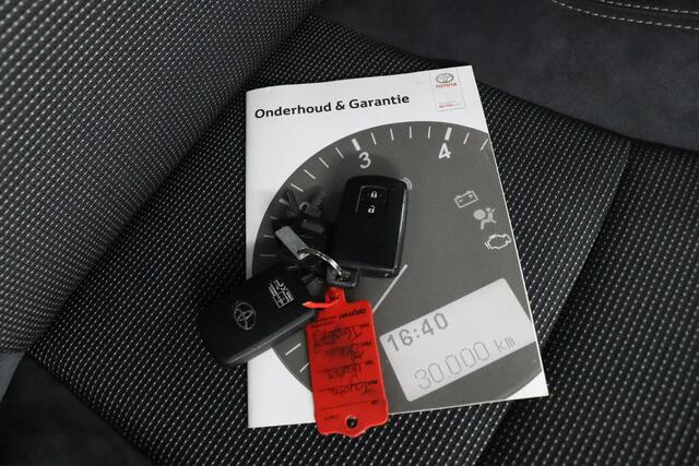 Toyota YARIS 1.5 Hybrid Executive | navigatie | Parkeersensoren Achter | Trekhaak |