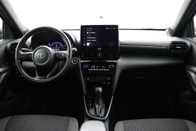 Toyota YARIS Cross 1.5 Hybrid 115 First Edition | Comfort pack | Parkeersensoren | Stuur en stoel verwarming | Navigatie |