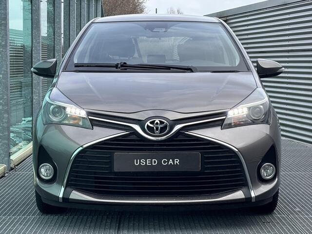 Toyota YARIS 1.3 VVT-i Trend / Camera achter / Automaat / Trekhaak / Cruise control / Dual zone automatic climate control / Grootlicht assistent /