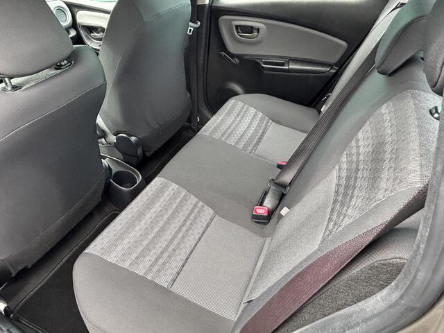 Toyota YARIS 1.3 VVT-i Trend / Camera achter / Automaat / Trekhaak / Cruise control / Dual zone automatic climate control / Grootlicht assistent /