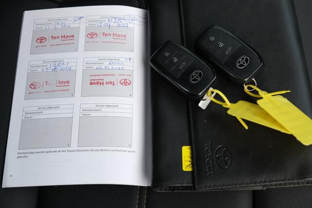 Toyota YARIS Cross 1.5 Hybrid Launch Edition Automaat | Full Option | Vol lederen b