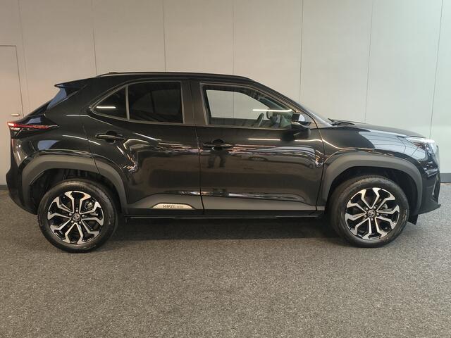 Toyota YARIS Cross 1.5 Hybrid 115 First Edition Rijklaar + fabrieksgarantie Henk Jongen Auto's in Helmond, al 50 jaar service zoals 't hoort!