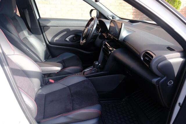 Toyota YARIS Cross 1.5 Hybrid 116pk CVT GR Sport | Navi | App Connect | Adaptive Cruise | Keyless | Camera | JBL | Alcantara/Leer