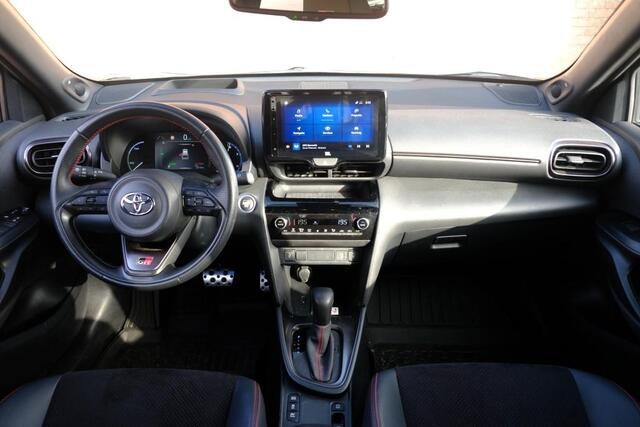 Toyota YARIS Cross 1.5 Hybrid 116pk CVT GR Sport | Navi | App Connect | Adaptive Cruise | Keyless | Camera | JBL | Alcantara/Leer