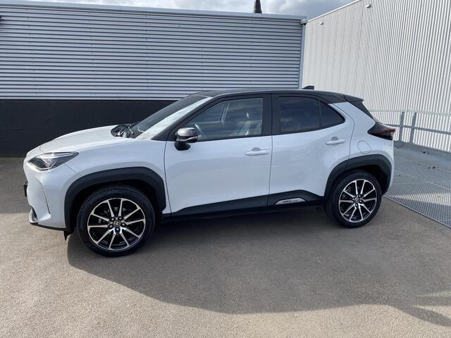 Toyota YARIS Cross 1.5 Hybrid GR Sport Trekhaak, Panoramadak, HUD, stoelverwarming, navigatie, Elektr. achterklep, JBL, QI lader, PDC v&a