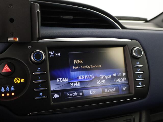 Toyota YARIS 1.5 Hybrid Bi-Tone | Camera | Cruise control | Lichtmetalen velgen 16"