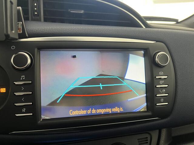 Toyota YARIS 1.5 Hybrid Bi-Tone | Camera | Cruise control | Lichtmetalen velgen 16"
