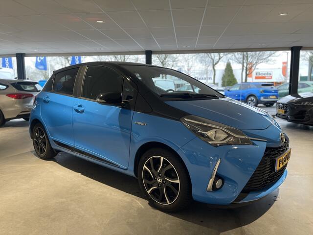 Toyota YARIS 1.5 Hybrid Bi-Tone Rijklaar! net een beurt gehad bij de Toyota Dealer | Stoelverwarming | Camera | All Season Banden | Cruise Control |