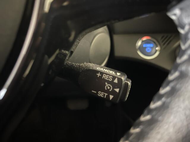 Toyota YARIS 1.5 Hybrid Bi-Tone Rijklaar! net een beurt gehad bij de Toyota Dealer | Stoelverwarming | Camera | All Season Banden | Cruise Control |