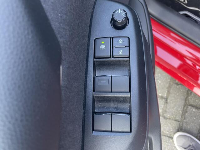 Toyota YARIS 1.5 Hybrid Dynamic | Org NL en 1e Eigenaar | 35.000 Km |