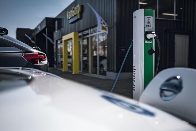 Toyota YARIS 1.5 Hybrid Bi-Tone Plus All-in prijs!