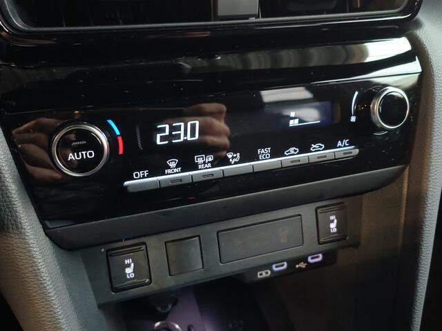 Toyota YARIS Cross 1.5 Hybrid 115 First Edition Rijklaar + Fabrieksgarantie Henk Jongen Auto's in Helmond, al 50 jaar service zoals 't hoort!