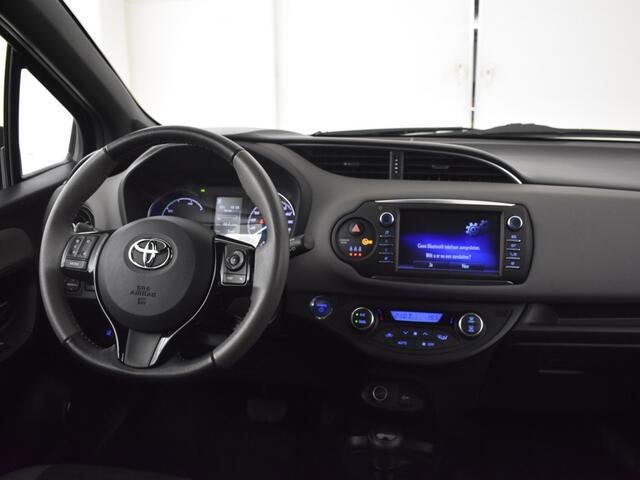 Toyota YARIS 1.5 Hybrid Bi-Tone | Camera | Navigatie | Botspreventie |