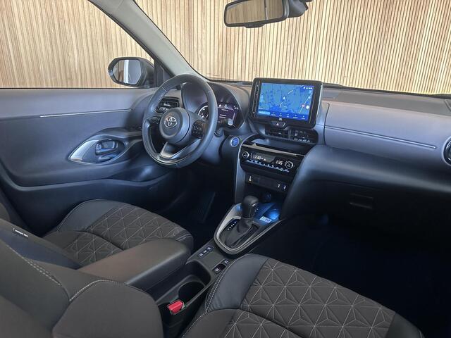 Toyota YARIS Cross 1.5 Hybrid Executive Panorama dak | Trekhaak | All season