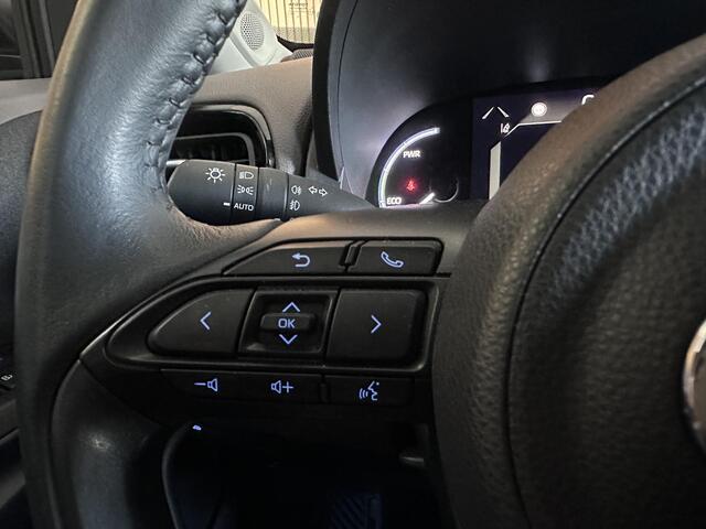 Toyota YARIS Cross 1.5 Hybrid Executive Panorama dak | Trekhaak | All season