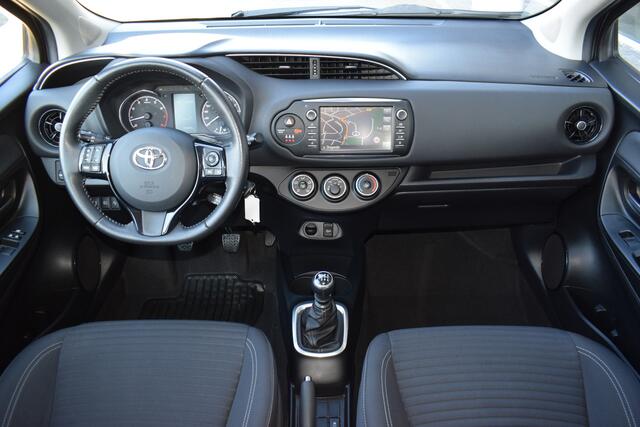 Toyota YARIS 1.5 VVT-i Aspiration | Trekhaak | Navigatie | Camera | Cruise Control | Airco |