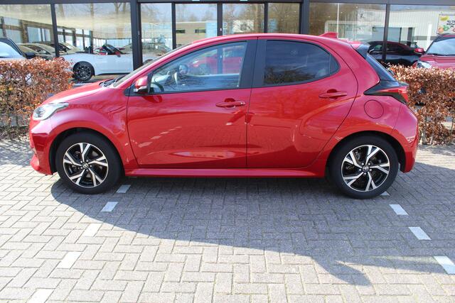 Toyota YARIS 1.5 Hybrid 115 First Edition Comfort Pack | Rijklaar | Blind Spot | Apple/Android | Sensoren v+a | Camera | Stoel-/Stuurverw. | LED | Keyless
