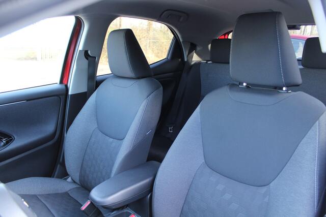 Toyota YARIS 1.5 Hybrid 115 First Edition Comfort Pack | Rijklaar | Blind Spot | Apple/Android | Sensoren v+a | Camera | Stoel-/Stuurverw. | LED | Keyless