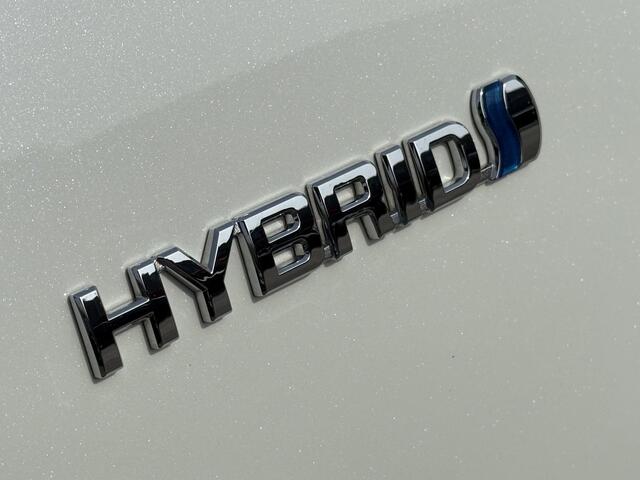 Toyota YARIS 1.5 Hybrid Dynamic Bi-Tone / Dealer Onderhouden / Fabrieksgarantie t/m 07-2027 / Navigatie / Camera / Cruise Control / Bluetooth / Climate Control / Keyless /