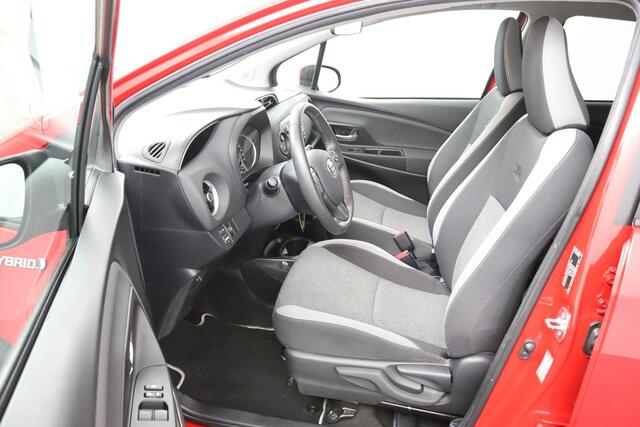 Toyota YARIS 1.5 Hybrid Dynamic Limited | Privacy Glas | Stoelverwarming | Achteruitrijcamera |