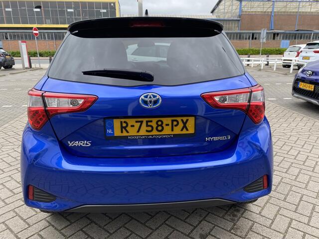 Toyota YARIS 1.5 Hybrid Bi-Tone Navi, Climate & Cruise control. Hoge instap zeer nette auto.