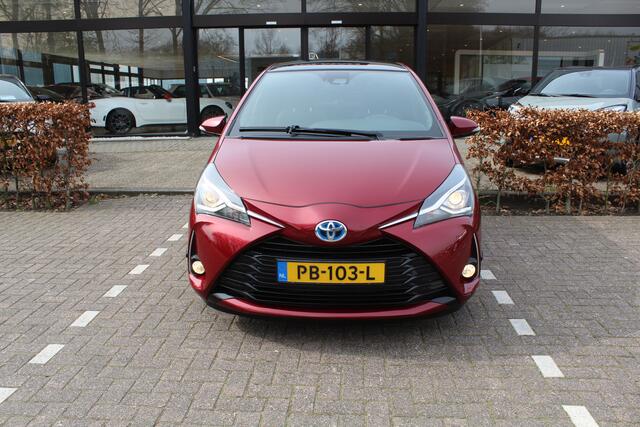 Toyota YARIS 1.5 Hybrid Premium | Rijklaar | Panoramadak | 'Trekhaak' | Keyless | Half-leder | Camera | Dealer onderhouden