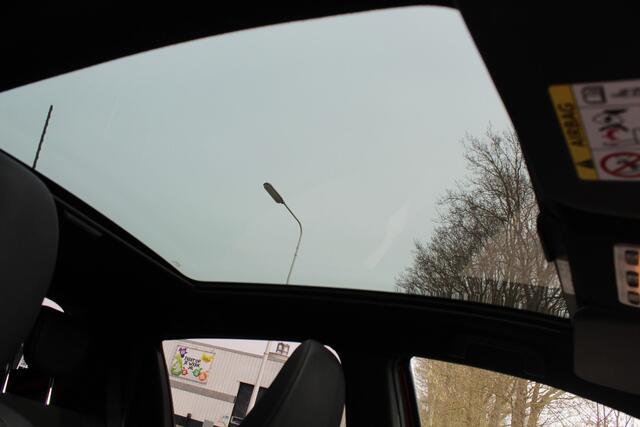 Toyota YARIS 1.5 Hybrid Premium | Rijklaar | Panoramadak | 'Trekhaak' | Keyless | Half-leder | Camera | Dealer onderhouden