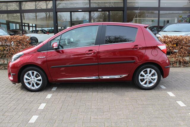Toyota YARIS 1.5 Hybrid Premium | Rijklaar | Panoramadak | 'Trekhaak' | Keyless | Half-leder | Camera | Dealer onderhouden