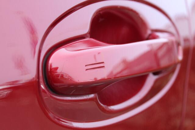 Toyota YARIS 1.5 Hybrid Premium | Rijklaar | Panoramadak | 'Trekhaak' | Keyless | Half-leder | Camera | Dealer onderhouden