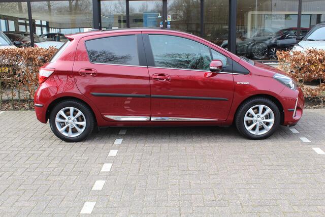 Toyota YARIS 1.5 Hybrid Premium | Rijklaar | Panoramadak | 'Trekhaak' | Keyless | Half-leder | Camera | Dealer onderhouden