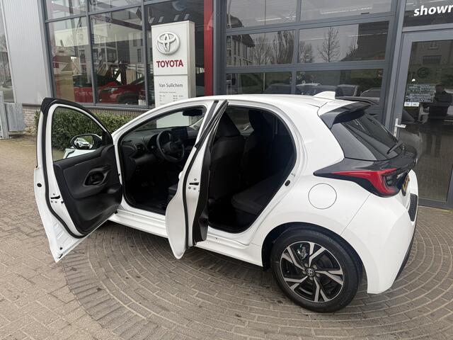 Toyota YARIS 1.5 Hybrid 115 First Edition blind spot