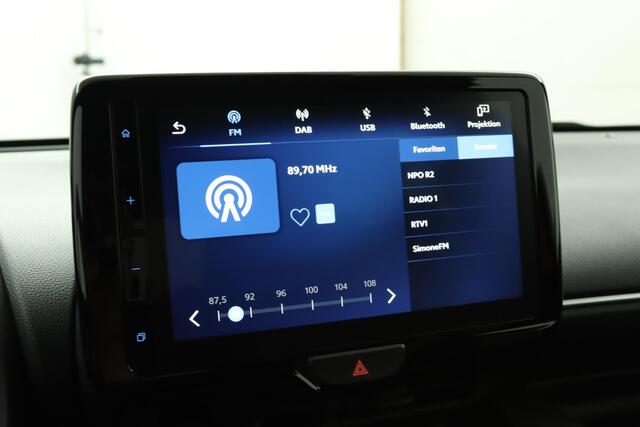 Toyota YARIS 1.5 Hybrid Executive | Parkeersensoren | Head-up display | Half lederen bekleding | Stoelverwarming | Stuurverwarming | All seasons |