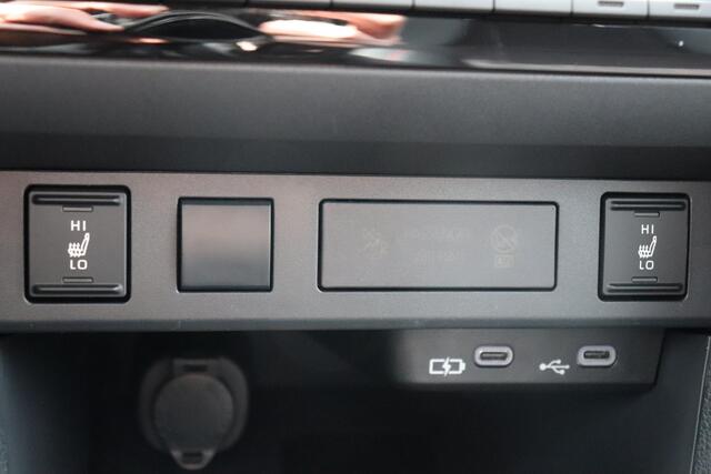 Toyota YARIS Cross 1.5 Hybrid 130 GR SPORT, Treeplanken, Apple Carplay/Android Auto, Stoelverwarming!