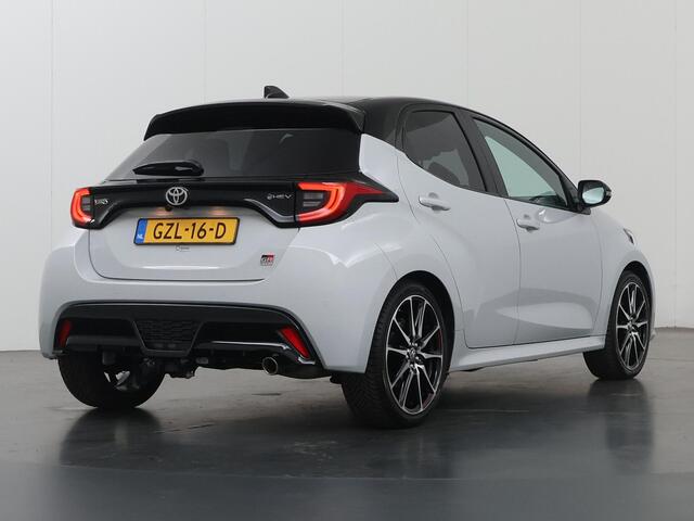 Toyota YARIS 1.5 Hybrid 130 GR SPORT | Navigatie | Sportstoelen | Digitaal Dashboard | Apple CarPlay/Android Auto | Camera | DAB | Stoelverwarming | Panoramadak | Adaptieve Cruise Control | Stuurverwarming |