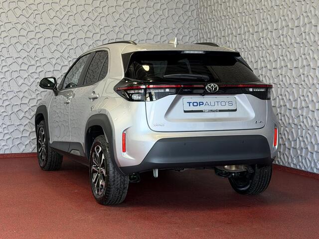 Toyota YARIS Cross 1.5 HYBRID DYNAMIC STOEL/STUUR VERW. 17''LMV KEYLESS CAMERA LED ZWARTE HEMEL ? Top Auto's Wijchen , Al 30 Jaar verkoop van Toyota , Type's Launch / Executive / Dynamic / First Edition / Business / Zowel Phev / Hev / Benzine / met fabrieksgarantie ?