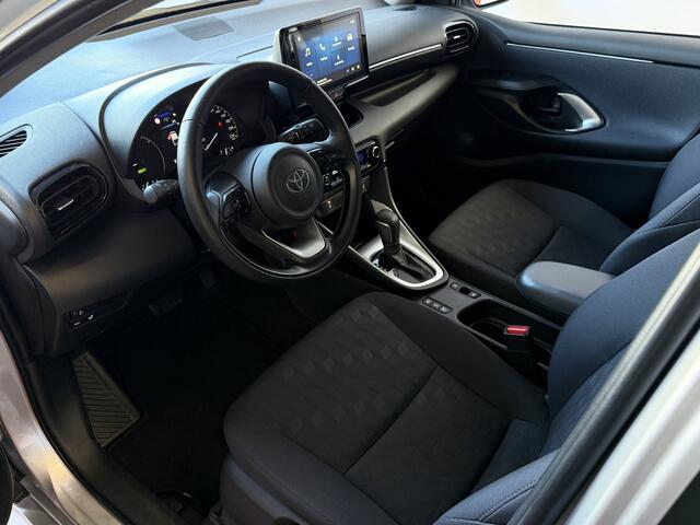 Toyota YARIS 1.5 HYBRID STOEL/STUUR VERW CARPLAY CAMERA LMV ADAP.CRUISE ? Top Auto's Wijchen , Al 30 Jaar verkoop van Toyota , Type's Launch / Executive / Dynamic / First Edition / Business / Zowel Phev / Hev / Benzine / met fabrieksgarantie ?