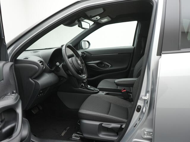 Toyota YARIS Cross 1.5 Hybrid 130 Dynamic | Stuur- en stoelverwarming | Parkeersensoren v+a | Navigatie gaat naar Leseman foto's