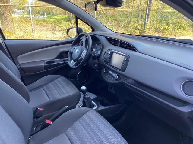Toyota YARIS 1.3 VVT-I 4-CILINDER 5-DEURS / NAVI / CAMERA / AIRCO-ECC / LED / CRUISE CTR. / 15'' LM-VELGEN