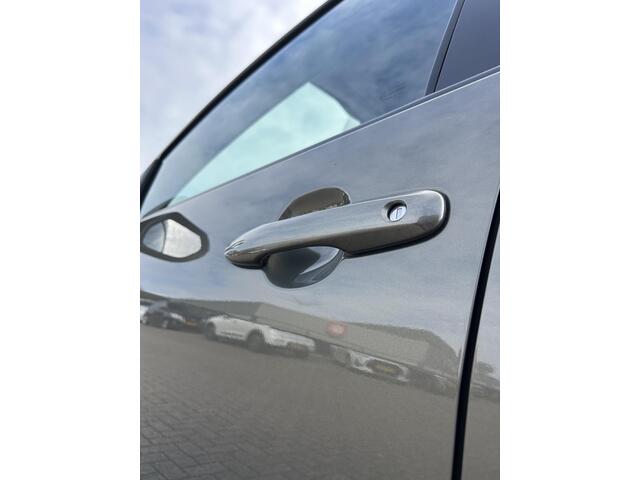 Toyota YARIS 1.5 Hybrid 115 First Edition