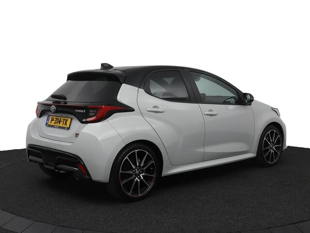 Toyota YARIS 1.5 Hybrid GR Sport | Lederen sportstoelen | Stoelverwarming | Dodehoekherkenning | Parkeersensoren |