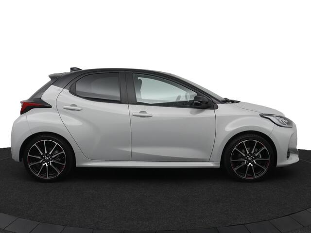 Toyota YARIS 1.5 Hybrid GR Sport | Lederen sportstoelen | Stoelverwarming | Dodehoekherkenning | Parkeersensoren |
