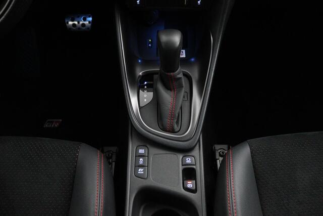 Toyota YARIS 1.5 Hybrid GR Sport | Lederen sportstoelen | Stoelverwarming | Dodehoekherkenning | Parkeersensoren |