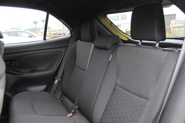 Toyota YARIS Cross 1.5 Hybrid First Edition 2e Paasdag open van 10:00 - 15:00 | Rijklaar | Stoel/Stuur-verwarming | Navi | Camera | Dealer onderh. | Keyless | Stootlijsten