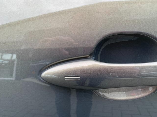 Toyota YARIS 1.5 Hybrid 115 First Edition, stoel en stuurverwarming, adaptive cruise, airco, all-in prijs incl afleverbeurt en apk tot 2029!