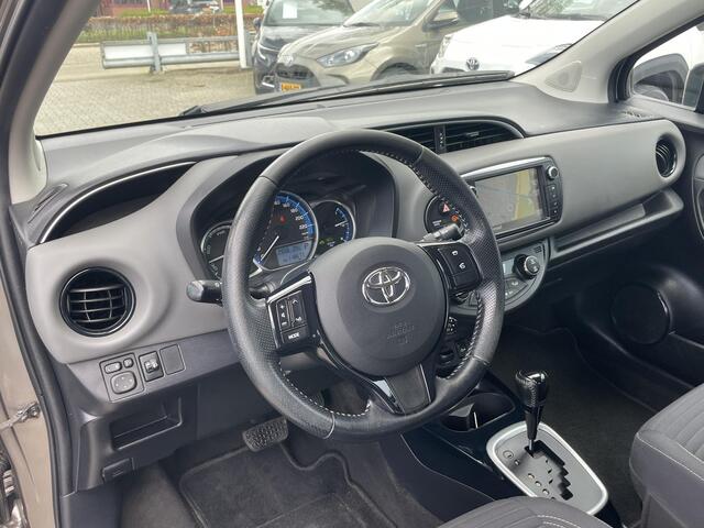 Toyota YARIS 1.5 Hybrid Dynamic Navigatie All seasonbanden