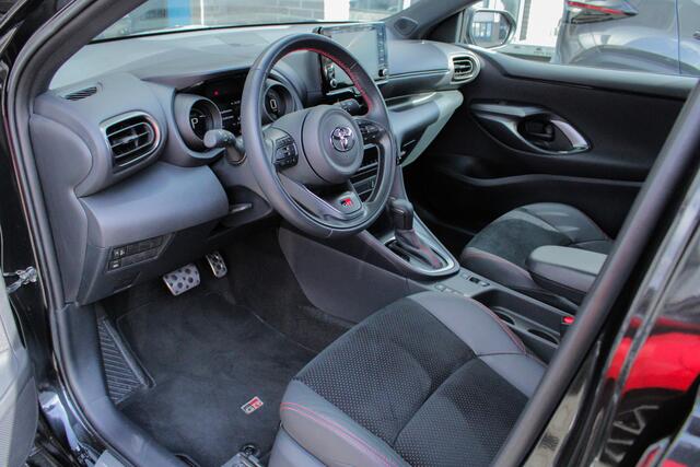 Toyota YARIS 1.5 Hybrid GR Sport |all season banden|leder/alcantara|BSM|stoelverwarming|